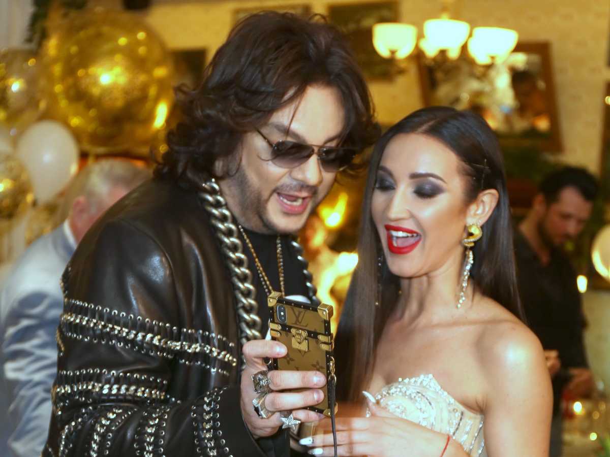 Солнцев раскрыл подноготную дружбы Киркорова и Бузовой: "Они оба вмазанные постоянно"