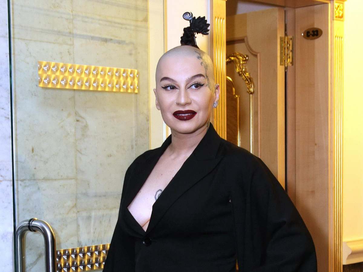 «Каждому свое и в свое время»: 51-летнею Наргиз раскритиковали за решение родить от молодого мужа