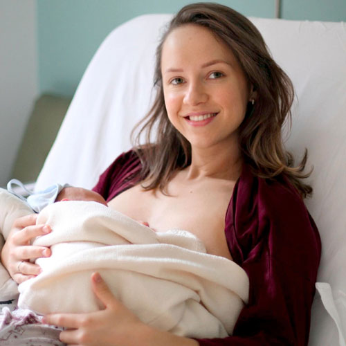 Когда сынок подрастет, артистка покажет ему свидетельство о рождении. В Аргентине, кстати, не пишут «мать» и «отец». Эти графы называются просто «человек»