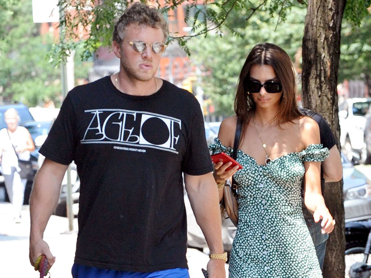 Эмили Ратаковски выгнала мужа