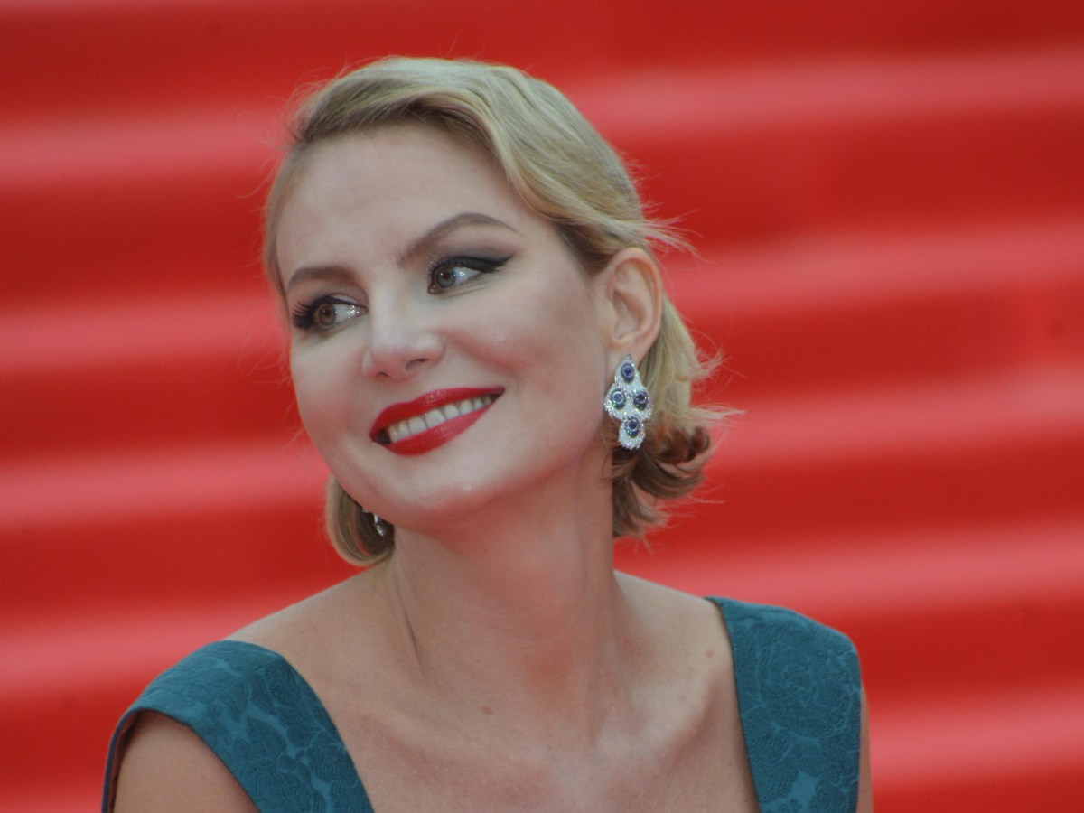 "Любимая": Литвинова показала интимные фото с Земфирой**