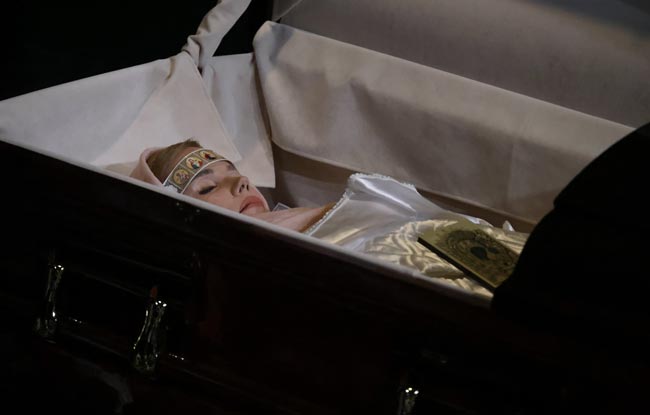 Словно спит: как выглядит Дарья Дугина в гробу