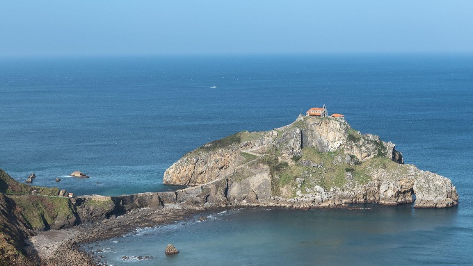 Величественные стены Королевской гавани и завораживающие виды владений Старков: где на самом деле снимали «Игру престолов»