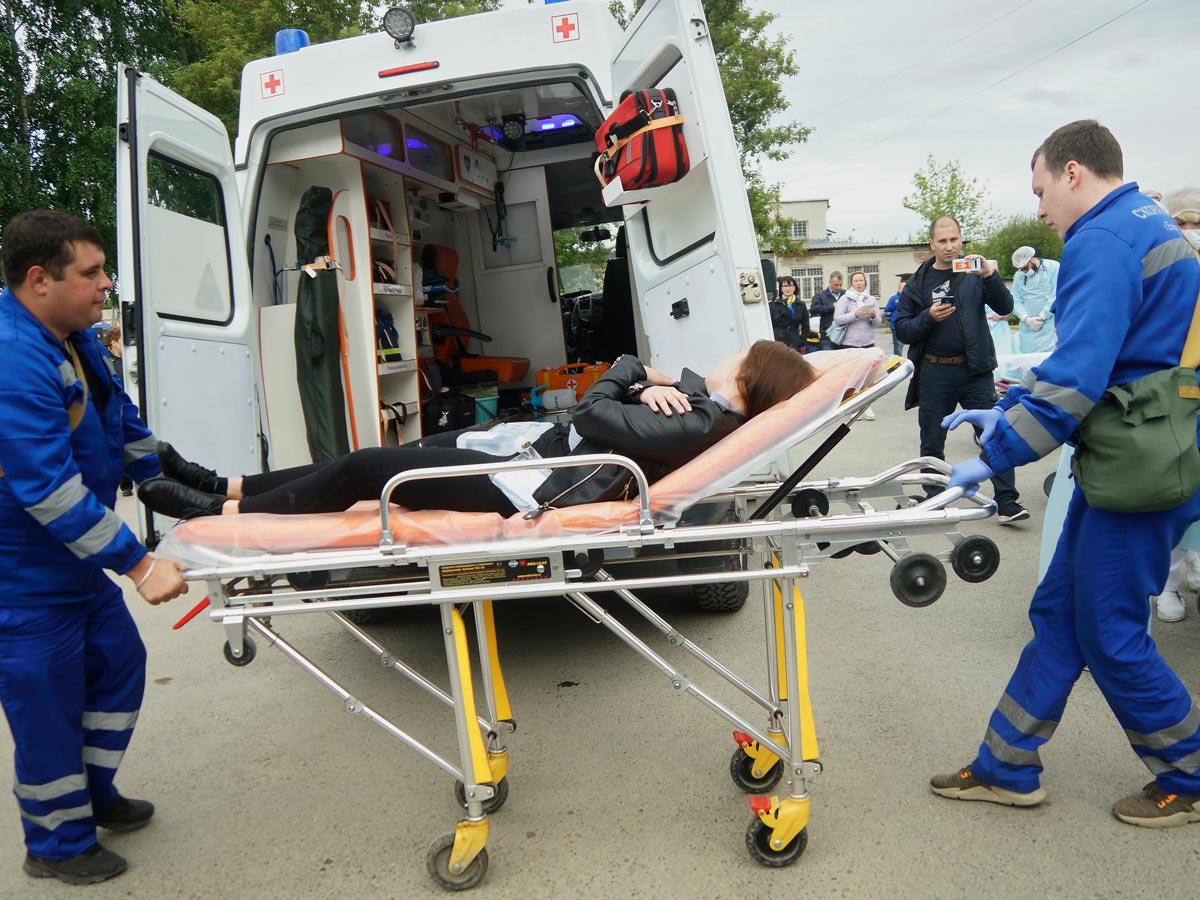 Нападение на белгородскую. Вертолет реанимация. Девушка реанимации с ножевым.