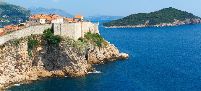 Величественные стены Королевской гавани и завораживающие виды владений Старков: где на самом деле снимали «Игру престолов»