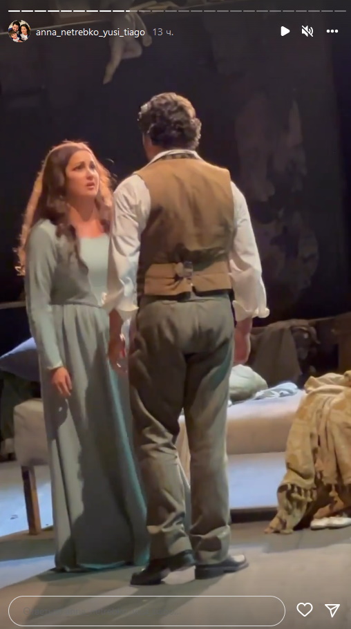 Разобранная кровать и помятый вид: в Сеть слили интимные кадры Нетребко с чужим мужчиной