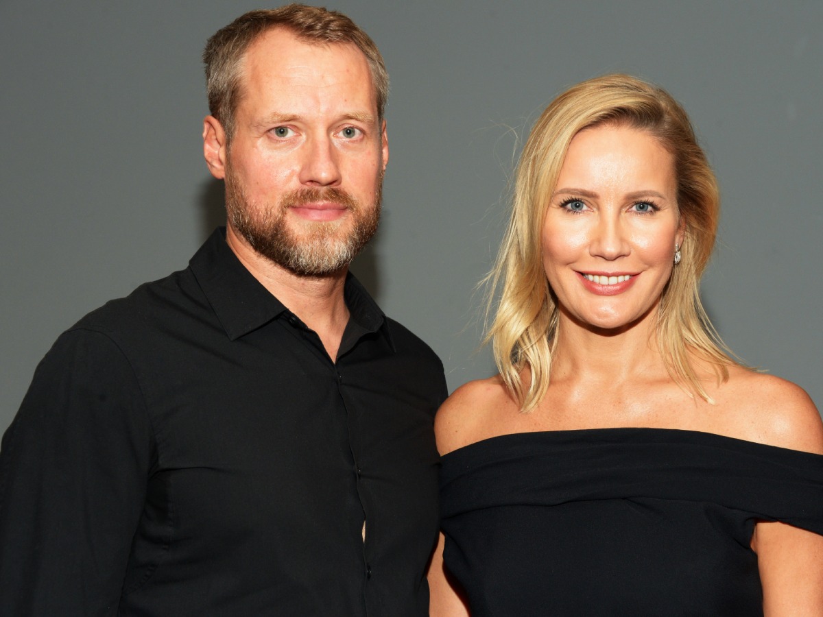 С мужем и на костылях: Летучая вышла в свет после тяжелой операции