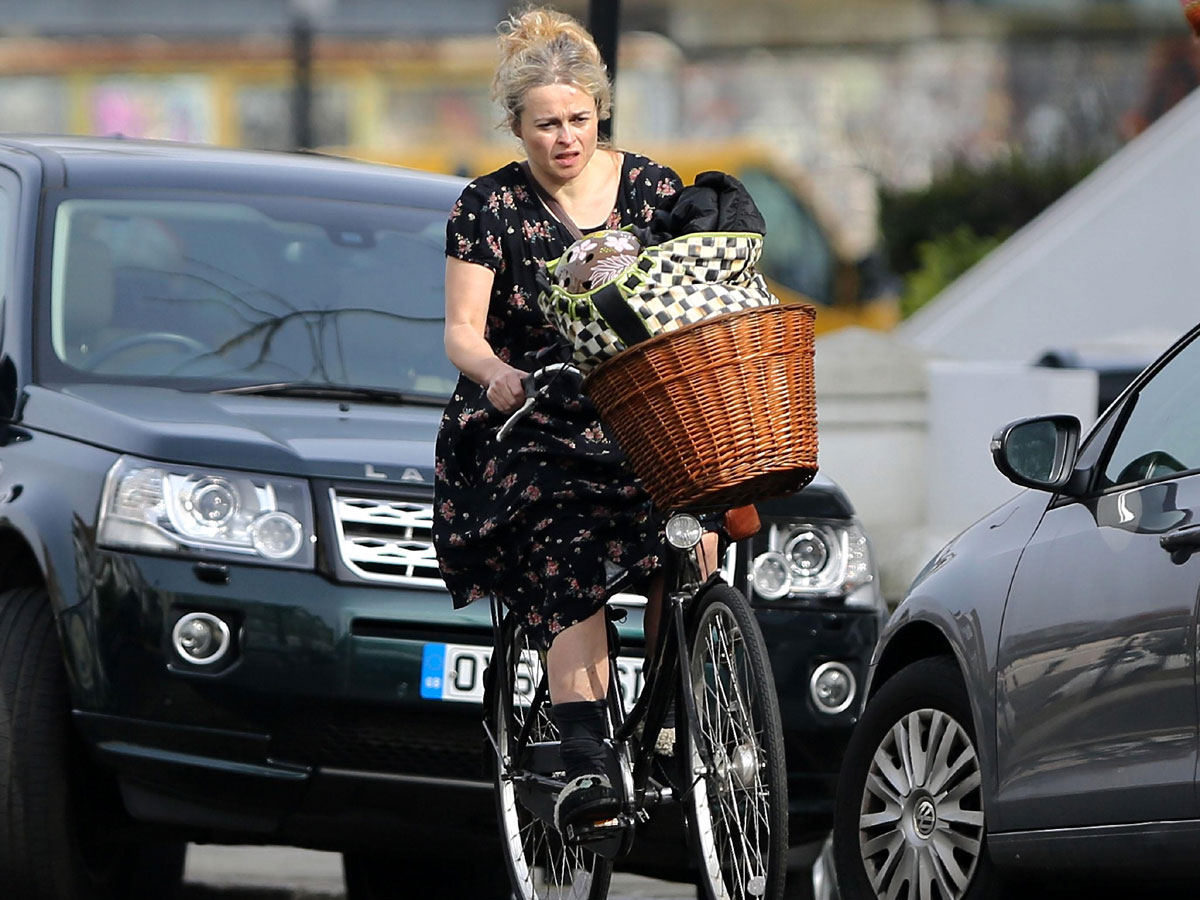 Хелене Бонем Картер велосипед заменил любовника