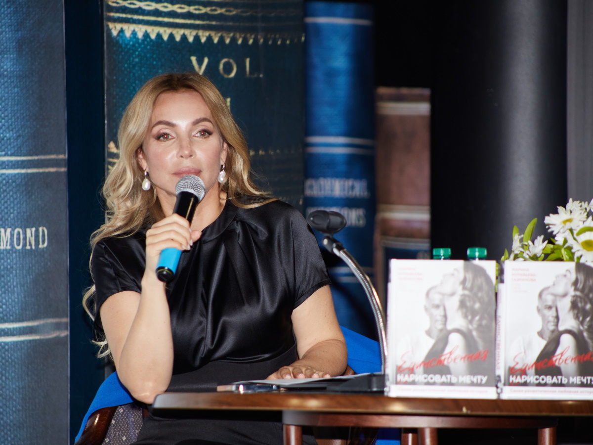 «Дала отставку темненькому»: задравшую ножки Марину Газманову сняли на яхте с полуобнаженным