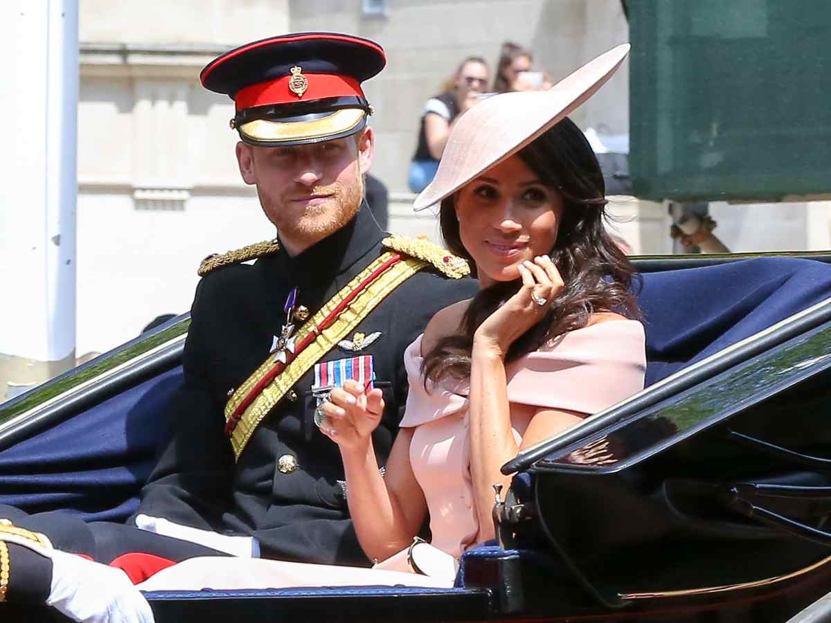 Дети не должны это видеть: Меган Маркл и принц Гарри прибыли в Великобританию после скандала с «похоронами»