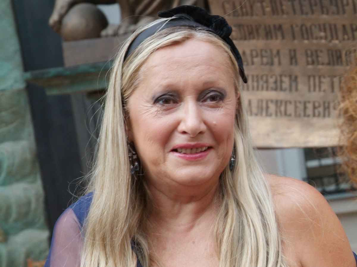 Обнажилась: 75-летняя жена Михалкова в пикантном виде произвела фурор на фестивале