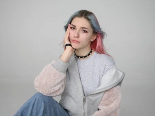 Эпатажная внешность и мечты о США: что стало с сыгравшей Женю в сериале ...