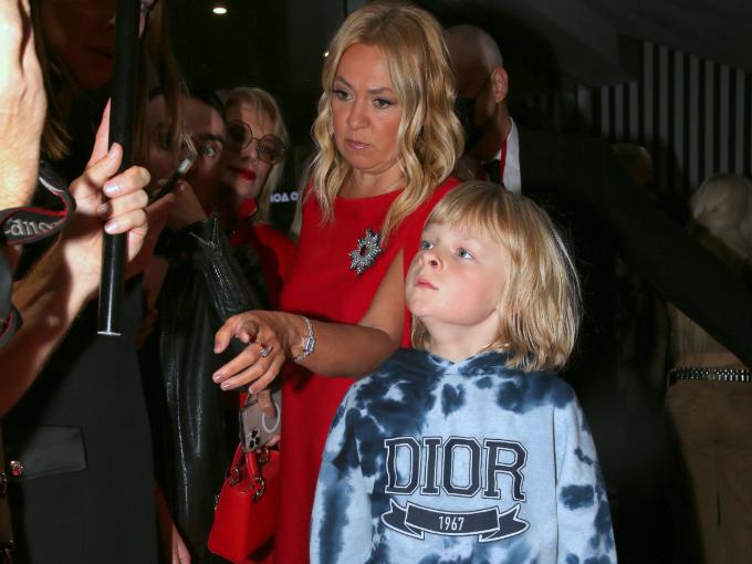 Двойной подбородок, злой взгляд и морщины: выход в свет Рудковской обернулся провалом