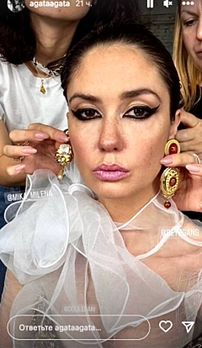 Кофта держится на пуговке, а под ней ничего: Муцениеце пустилась во все тяжкие после свадьбы Прилучного