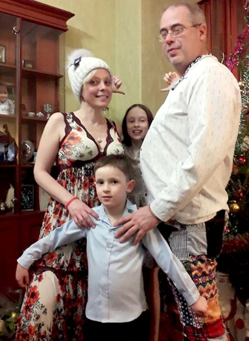 Счастливая семья: Мариника, Тимофей, папа Михаил и мама Ксения (радиоведущая и журналист)