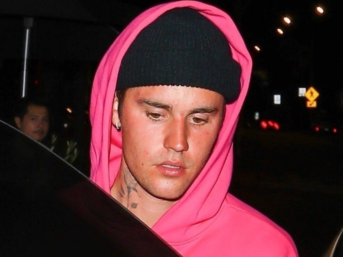 Сняли с членом в руке: тяжелобольной Джастин Бибер вывалил хозяйство на публике