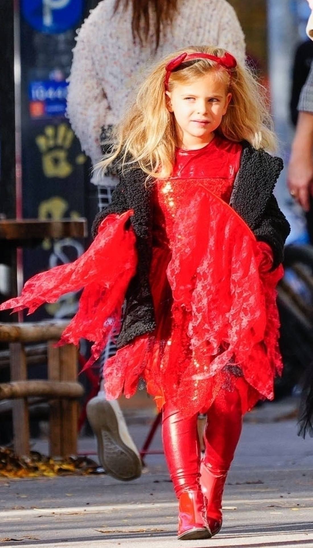 «Самая красивая девочка в мире»: свежие фото дочери Ирины Шейк и Брэдли Купера произвели фурор