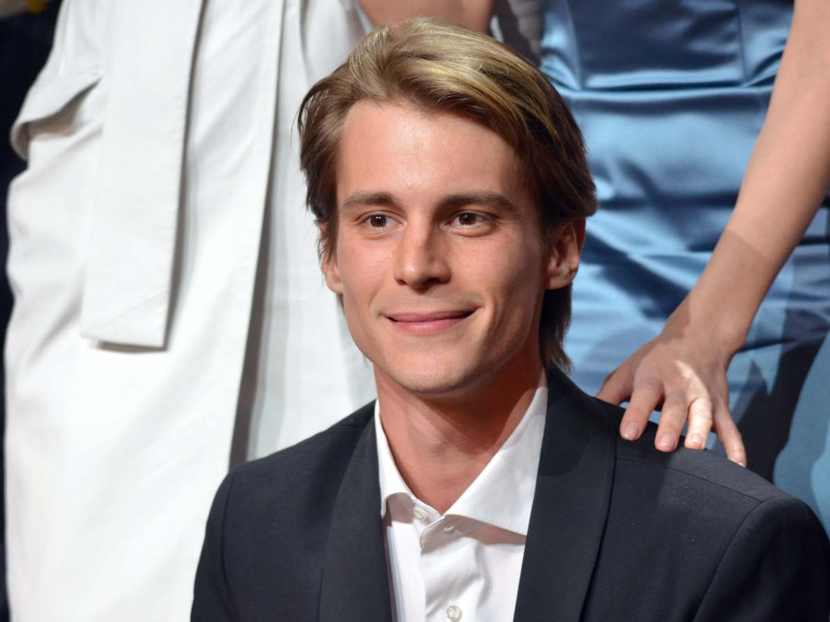 А где жена? Янковского сняли с другой женщиной