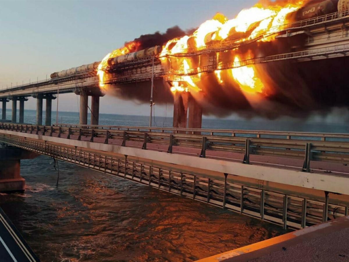 Нет воды, электричества и связи: что происходит на Украине после взрыва Крымского моста