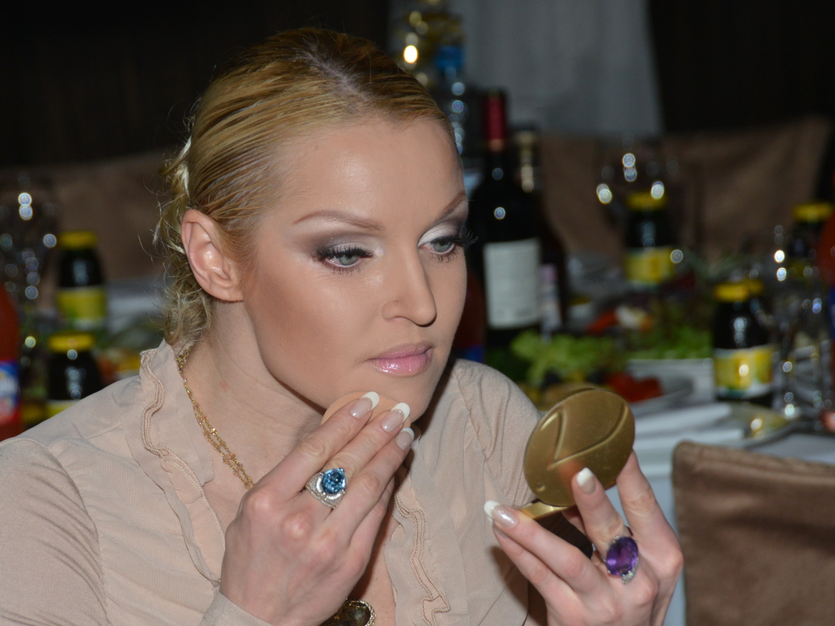 «Словно трупные пятна»: вид обнаженных конечностей Волочковой вызвал шок