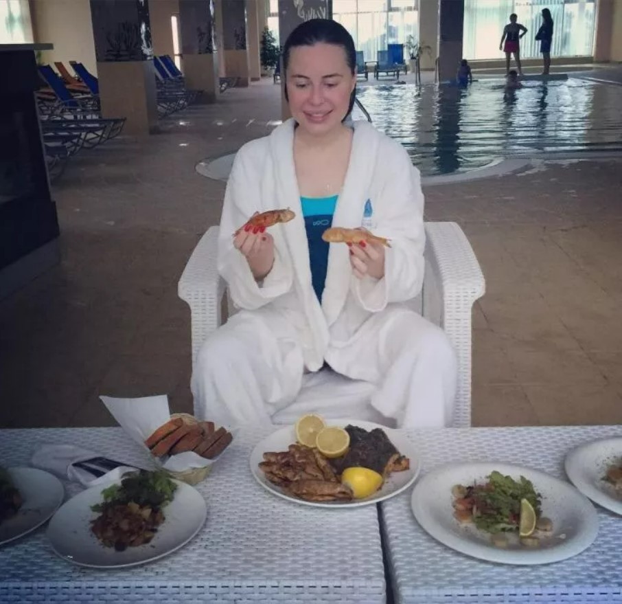 Еще влажная: звезда «Уральских пельменей» Михалкова раздвинула ноги и получила удовольствие