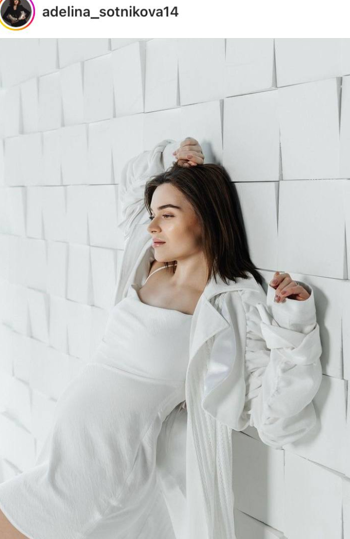 «Теперь можно»: ставшая мамой Сотникова впервые показала фото, сделанные во время беременности 