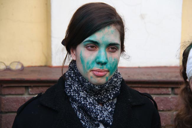 Девушка-облитая-зеленкой