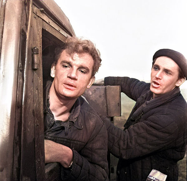 Скульптурный профиль Евгения (слева) напоминал Маяковского, а Табаков называл его «шахтером с плаката»