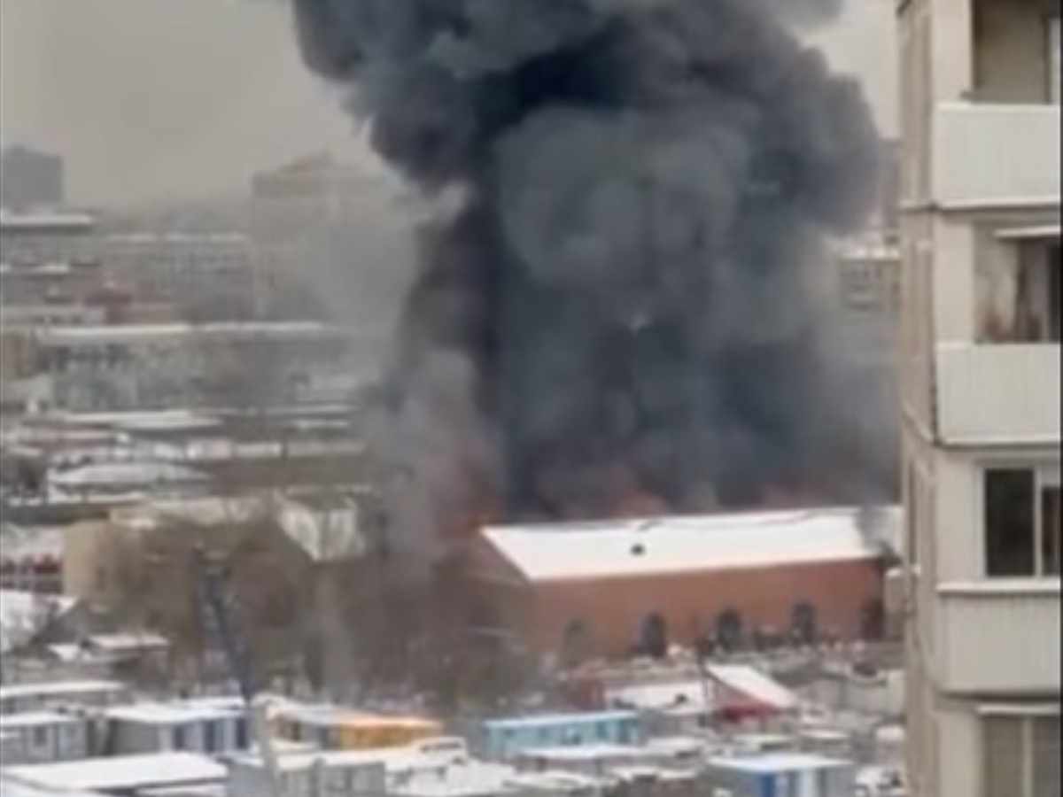 Люди прятались в холодильнике: в центре Москвы пожар