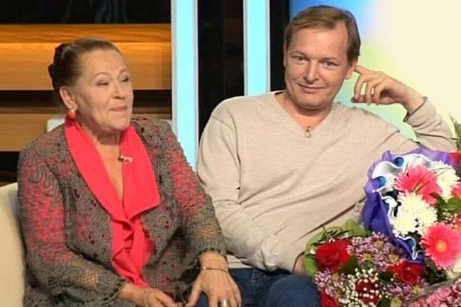 Раиса Рязанова с сыном Данилой Перовым в программе «Судьба человека»