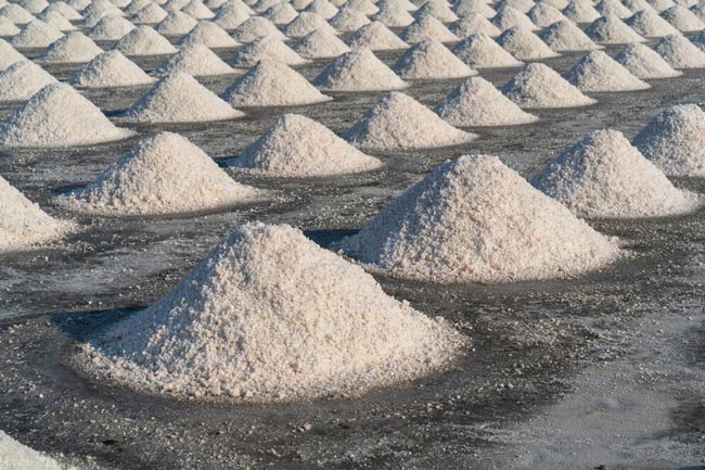Соль-на-соляной-ферме-готова-к-сбору-урожая