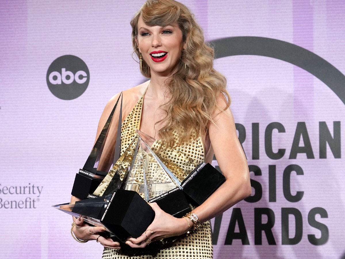 Тейлор Свифт стала триумфатором премии American Music Awards