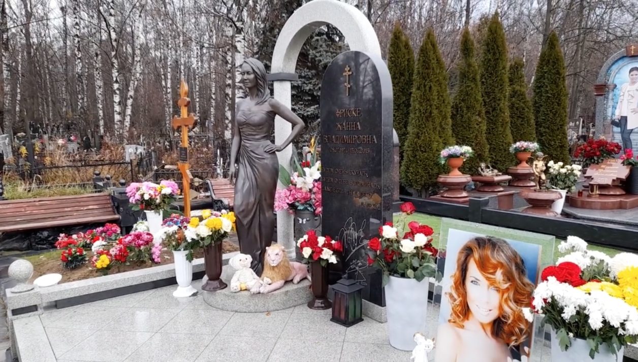 Паломничество отчаявшихся и магические ритуалы: на могиле Жанны Фриске происходит невообразимое