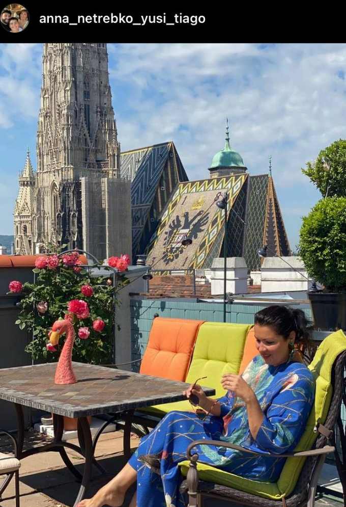 «Ни флага, ни Родины»: кичащуюся заграничными домами Нетребко жестко поставили на место