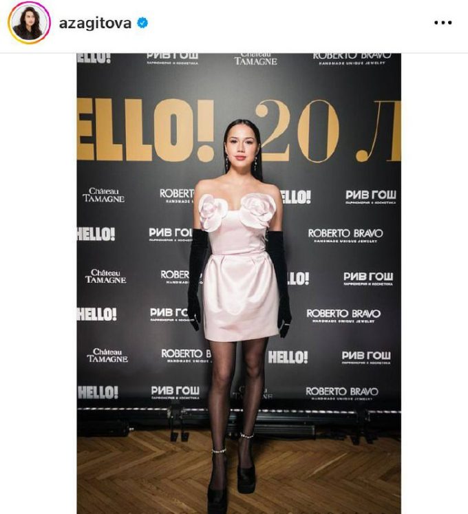 Загитова в дерзком платье вышла в свет с известным блогером: пара не скрывалась