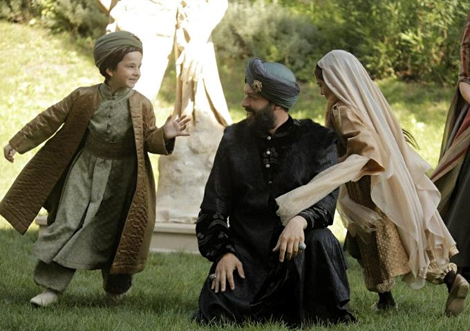 Одного задушила мать, вторая погибла от руки врага: несчастная судьба детей Ибрагима в «Великолепном веке»