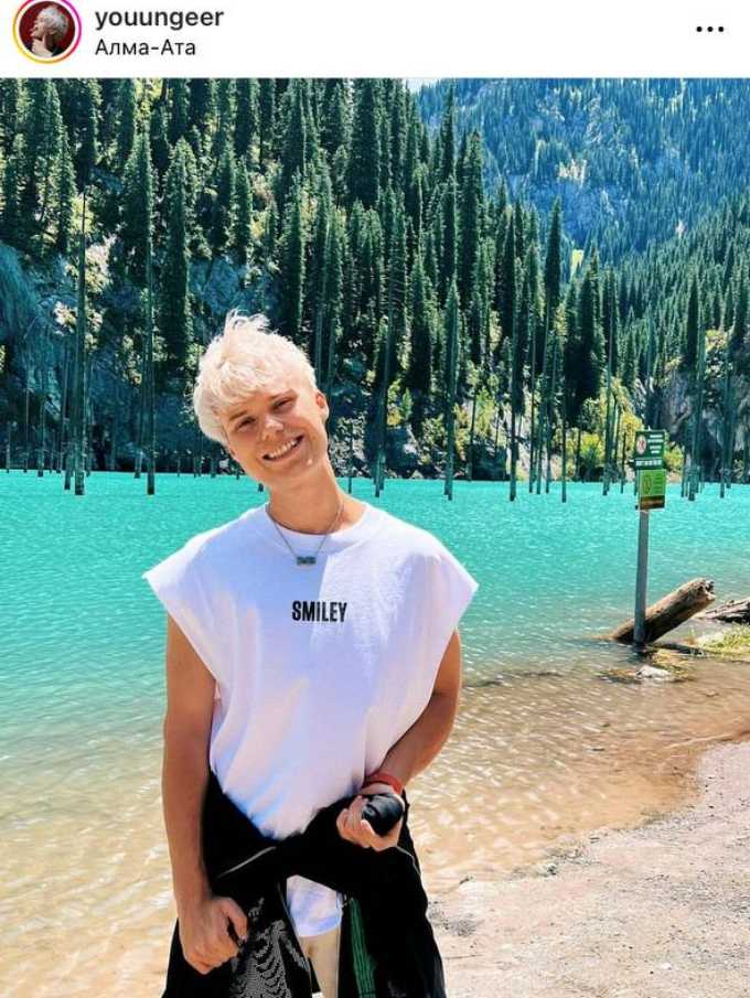 Загитова в дерзком платье вышла в свет с известным блогером: пара не скрывалась