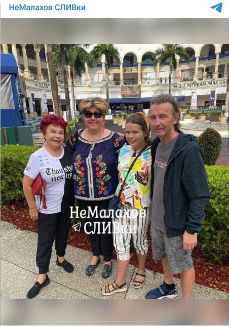 Похоронила ребенка, бросила карьеру и располнела: как живет превратившаяся в затворницу сестра Наташи Королевой