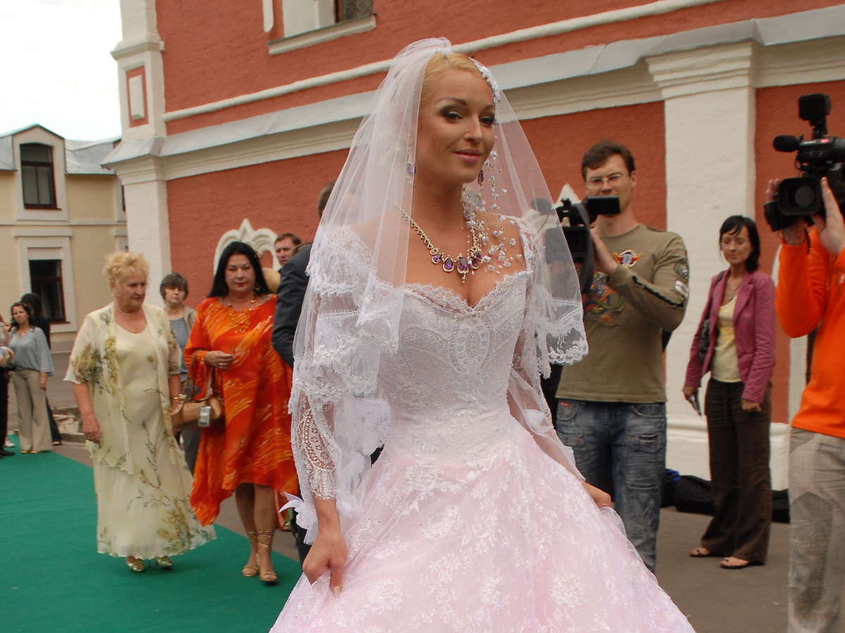 «Совет да любовь»: сияющих от любви Волочкову и Шаляпина поздравляют со свадьбой