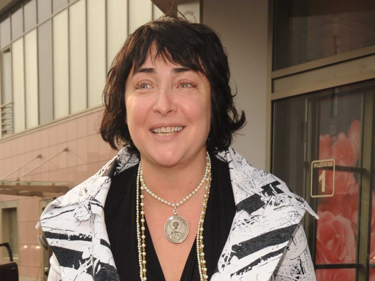 «Сразу за меня даст в глаз»: Лолита заговорила о новом избраннике из народа