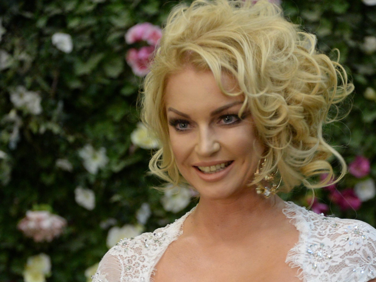 Раны свадьбе не помеха: получившая серьезное увечье Волочкова рассекретила жениха