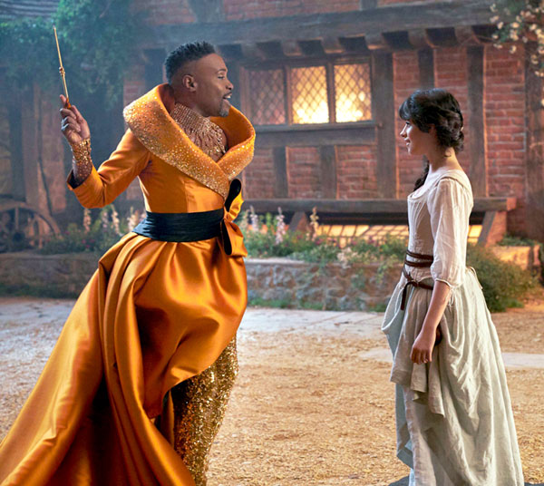 В «Золушке» от Sony бесполое темнокожее существо изображает фею-крестную