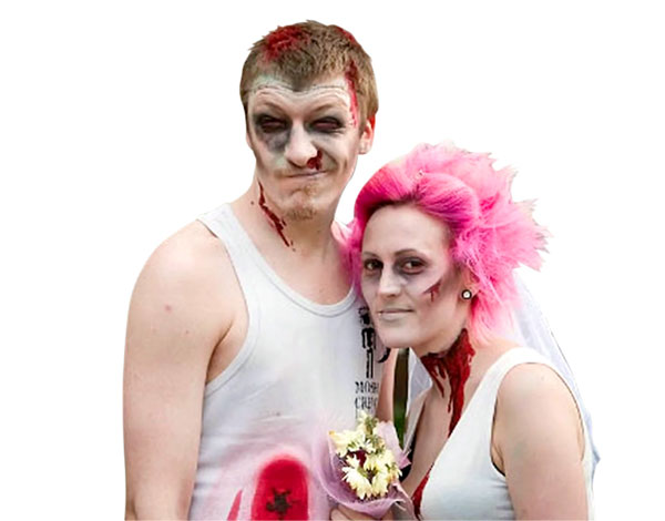 Ирина и Виталий из Москвы разводятся, а потом снова играют свадьбу в необычном стиле. И так уже три раза (на фото выше они с гостями в виде гопников)