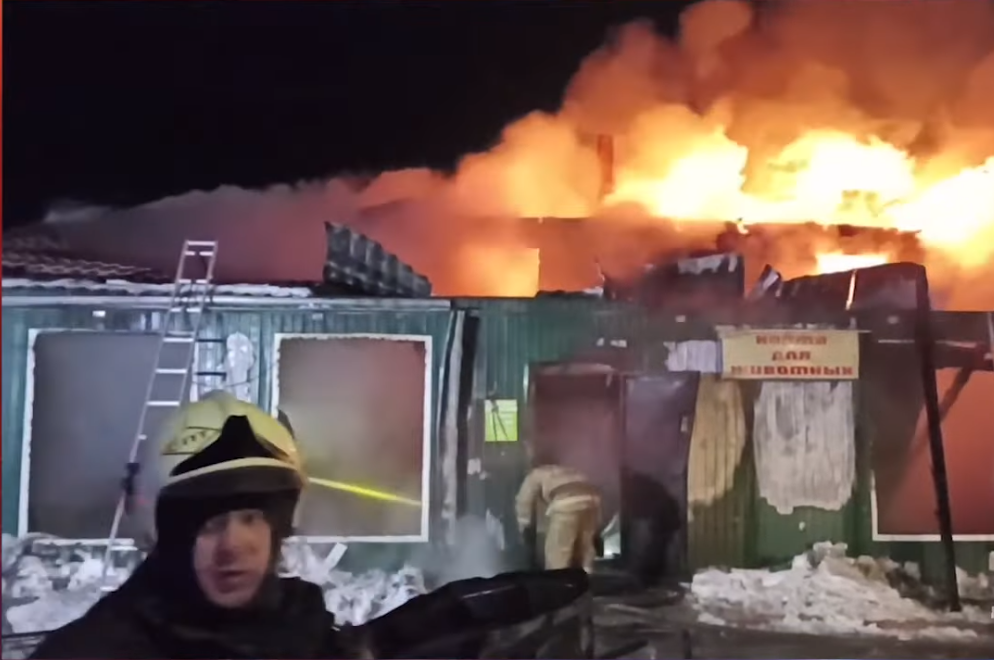 В доме престарелых отрабатывали еду и кров: что известно о пожаре в Кемерове, в котором погибло 20 человек