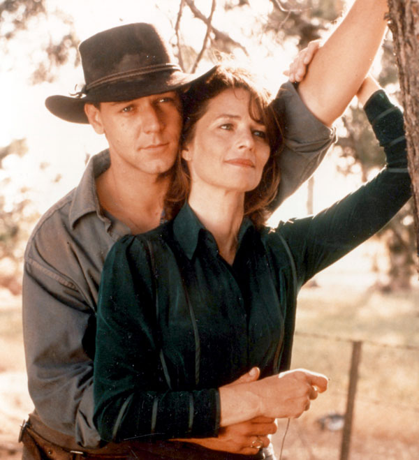 Шарлотта с Расселом Кроу в драме 1993 года «Молоты над наковальней»