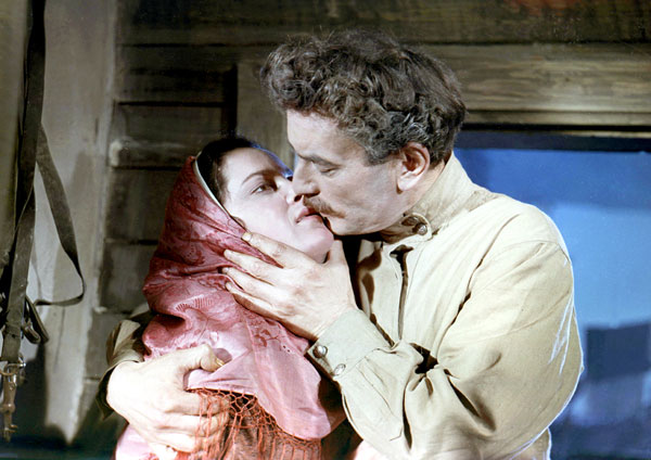 В образе Аксиньи автор запечатлел свою мать (к/ф «Тихий Дон», 1957 г.)