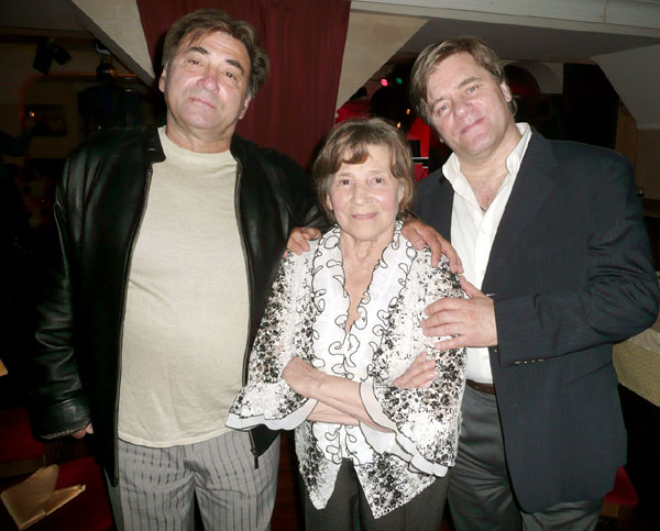 Анна Писклова (в центре) и ее сыновья