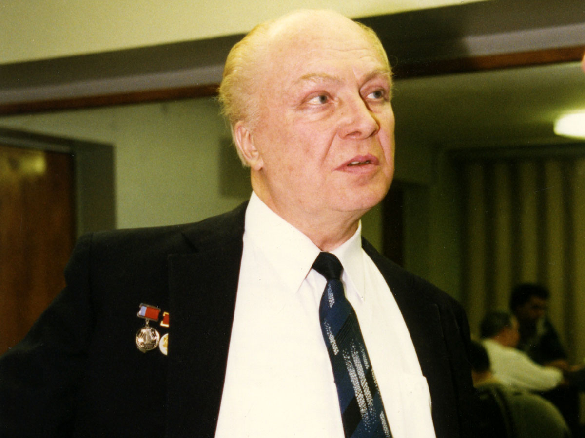 Владимир Трошин Трошин даже на телесъемках не расставался с пузырем