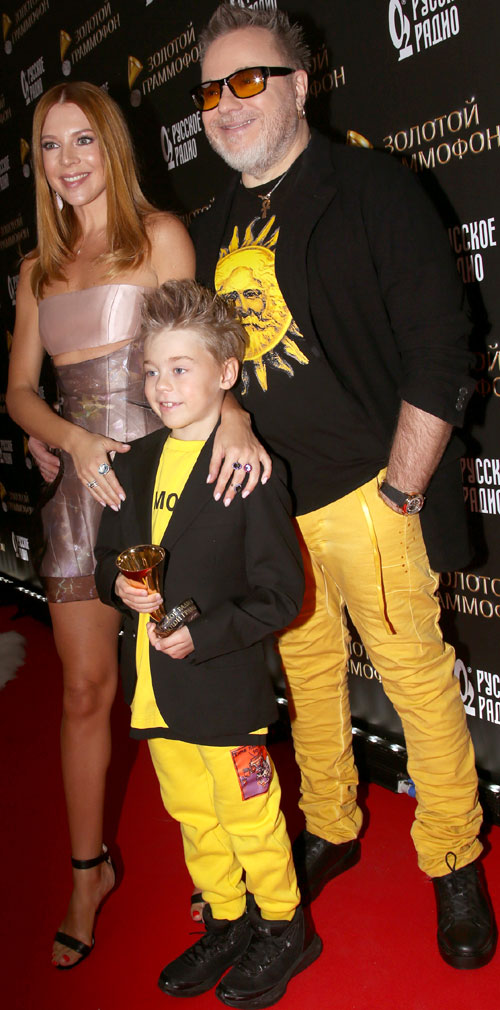 Пресняков и Подольская не переживают, что их сына считают не таким гением, как ребенка Аллы Пугачевой Гарри. «Я боюсь маленьких гениев, они потом спиваются», - заявил Володя