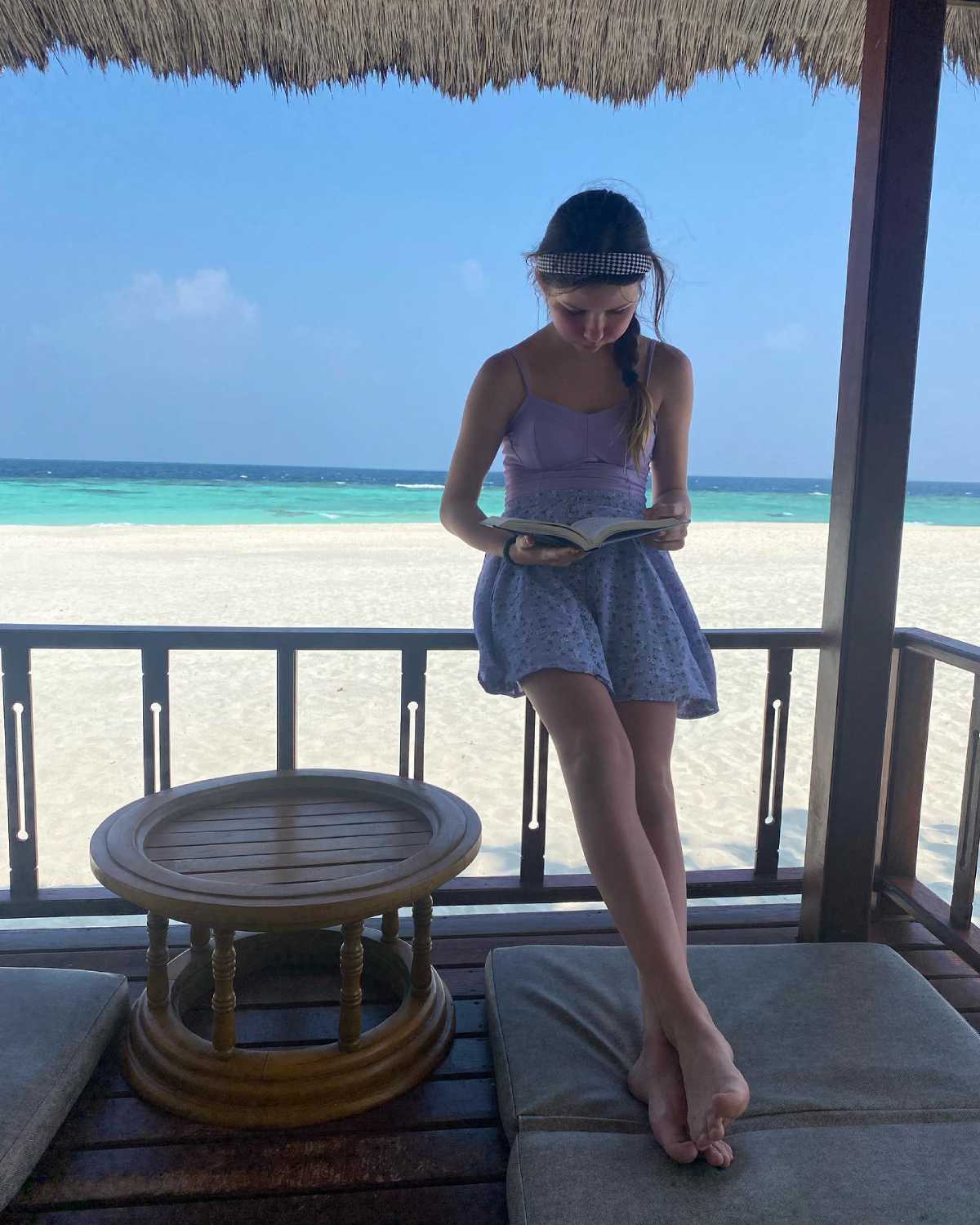 «Не могу остановиться смотреть»: внучка Ларисы Долиной превратилась в красавицу